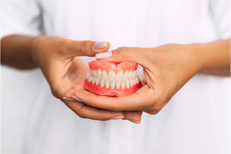 Renna Nakhamis, DDS